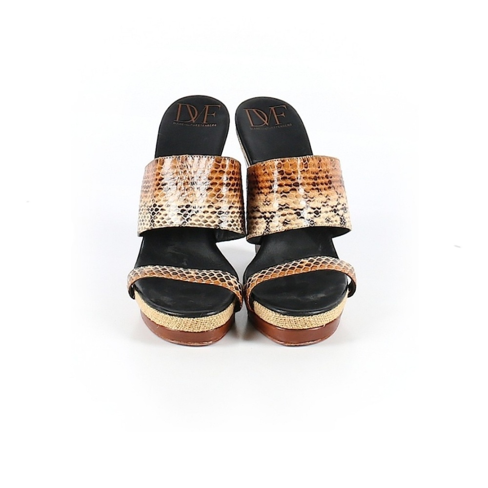 Diane von Furstenberg wedge size 9.5